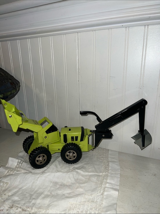 Tonka Other - Vintage 60s 70s Tonka mini lime green trencher metal 1089